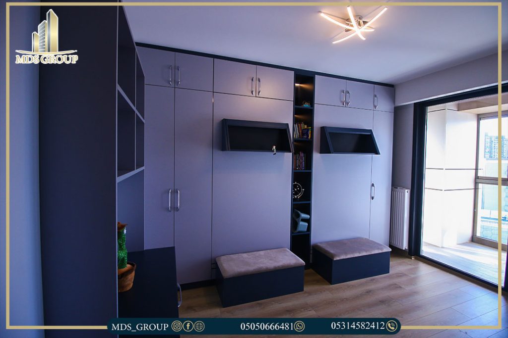 المشروع 44 لاكساء وديكور شقة في إسطنبول بغرف متعددة الاستخدامات من خلال تخت قابل للطوي وتحول الغرف من غرفة جلوس لغرفة نوم حسب الحاجة.