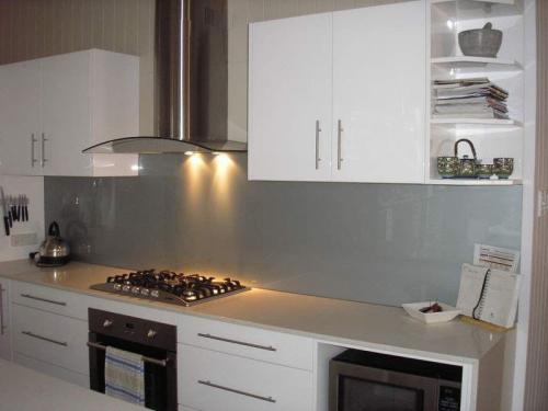 outstanding-kitchen-glass-splashbacks